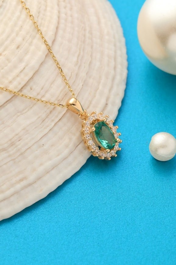 14 Ayar Oval Zümrüt Taşlı Altın Kolye