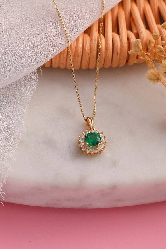 14 Ayar Mini Oval Zümrüt Taşlı Altın Kolye
