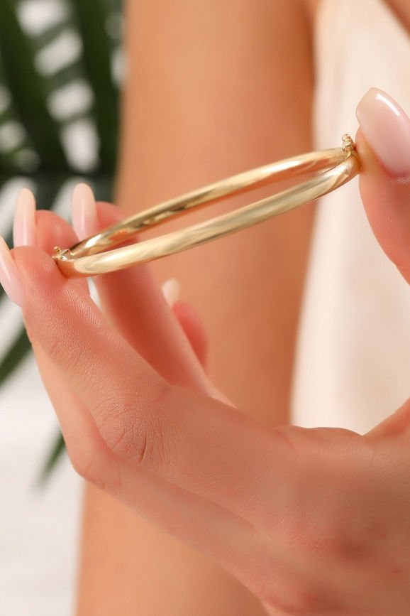 14 Ayar 4mm Klasik Oval Altın Kelepçe