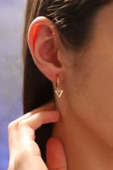 Üçgen 14 Ayar Altın Küpe  EAR781