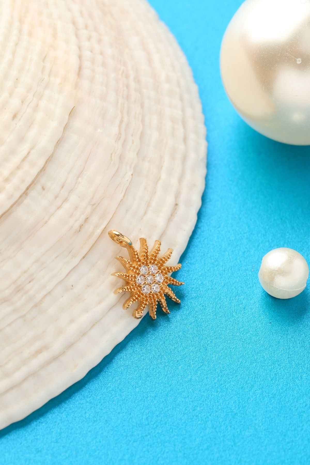 14Ayar Altın Tırtıklı Taşlı Güneş Kolye Ucu D18-KLU